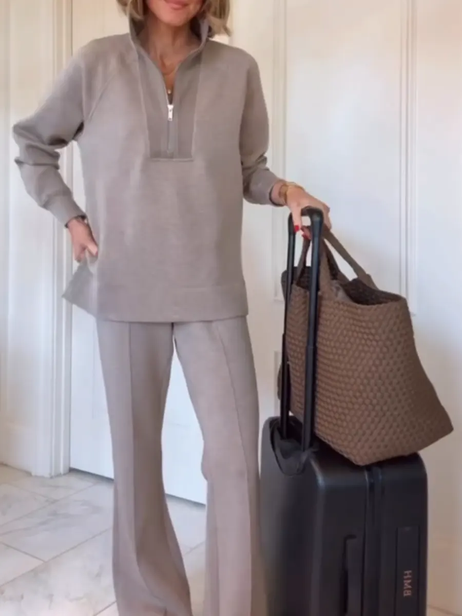 𝐄𝐦𝐛𝐞𝐫 𝐂𝐨𝐮𝐫𝐭 Women's Cozy Cotton Travel Sweatshirt & Pants Two-Piece Set