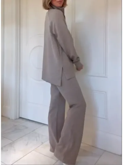 𝐄𝐦𝐛𝐞𝐫 𝐂𝐨𝐮𝐫𝐭 Women's Cozy Cotton Travel Sweatshirt & Pants Two-Piece Set