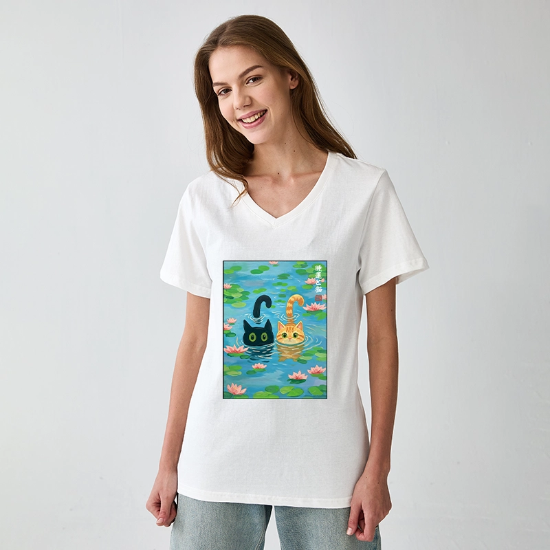 Tokyo-Tiger Cats In The Lotus Pond V-Neck Classic T-Shirt