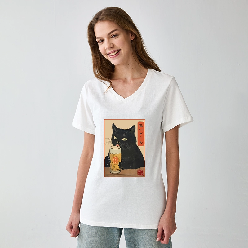 Tokyo-Tiger Cat Holding A Glass Of Beer V-Neck Classic T-Shirt