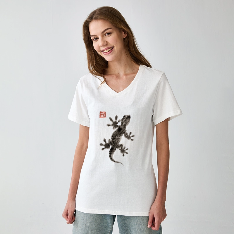 Tokyo-Tiger Minimal Asian Ink Brush Gecko Vibe V-Neck Classic T-Shirt