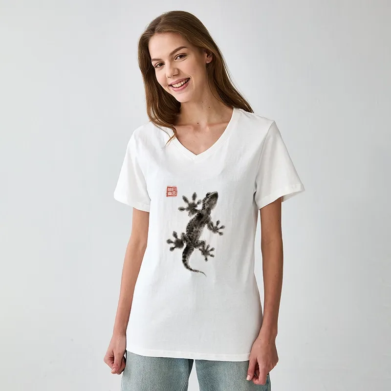 Tokyo-Tiger Minimal Asian Ink Brush Gecko Vibe V-Neck Classic T-Shirt