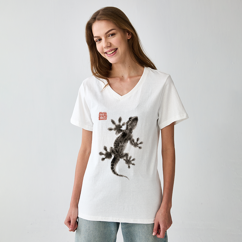 Tokyo-Tiger Minimal Asian Ink Brush Gecko Vibe V-Neck Classic T-Shirt