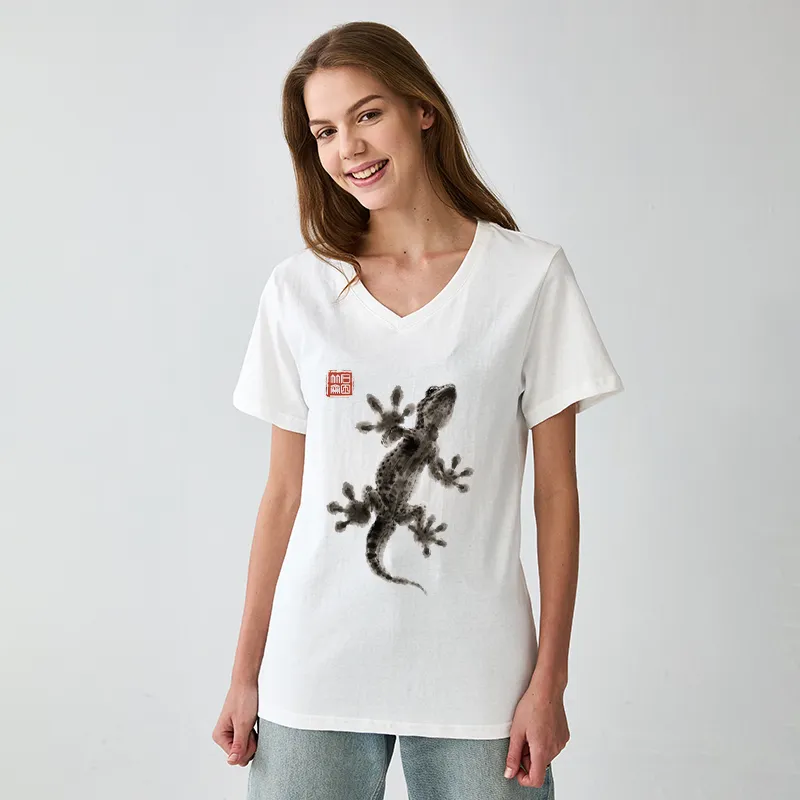 Tokyo-Tiger Minimal Asian Ink Brush Gecko Vibe V-Neck Classic T-Shirt