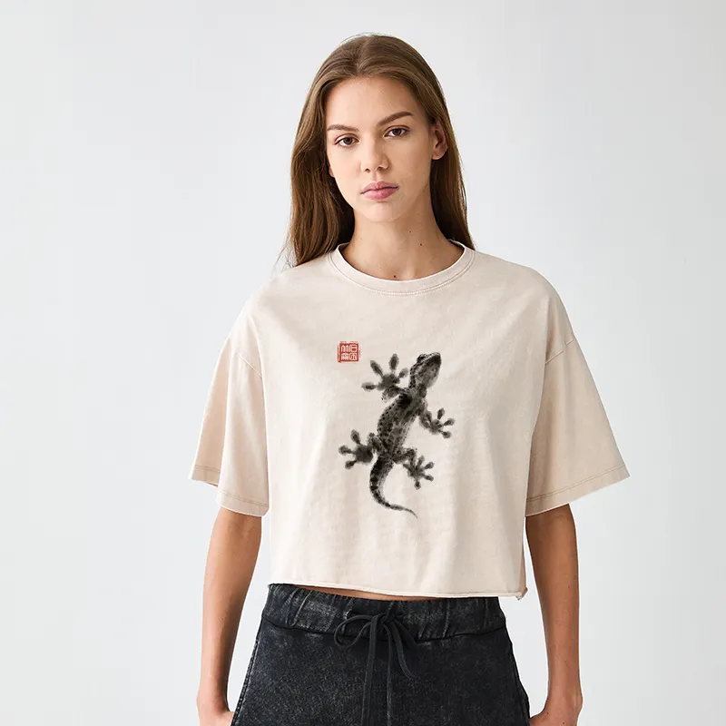 Tokyo-Tiger Minimal Asian Ink Brush Gecko Vibe Women's Washed Crop T-Shirt