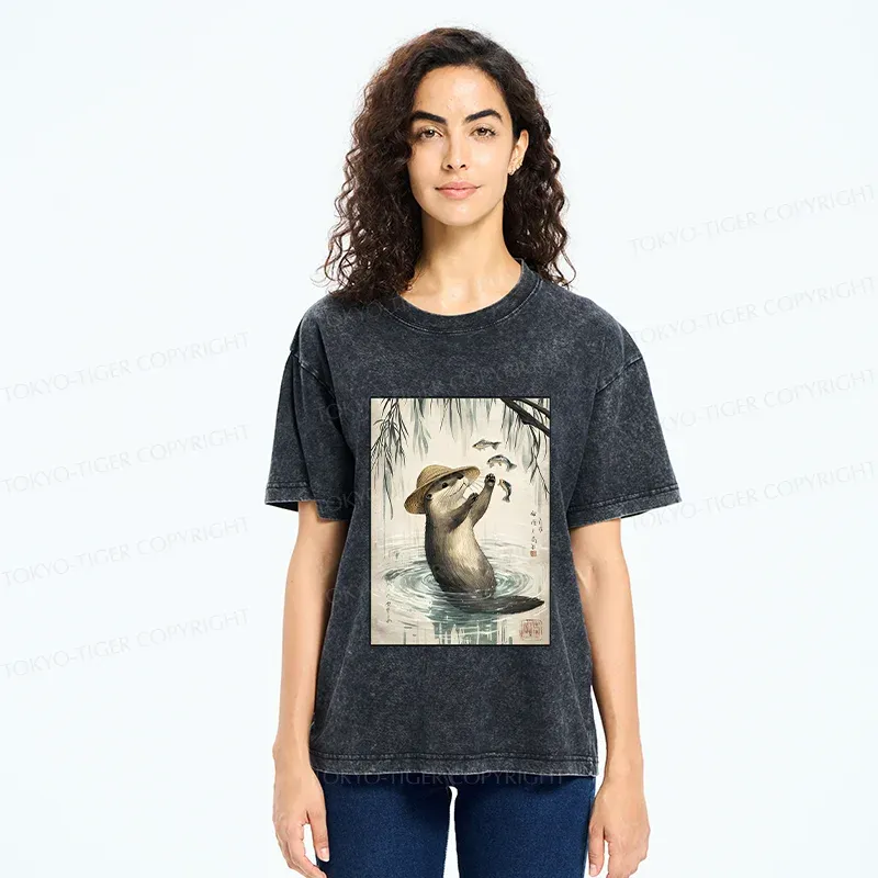 Tokyo-Tiger Otter Catching Fish Washed T-Shirt