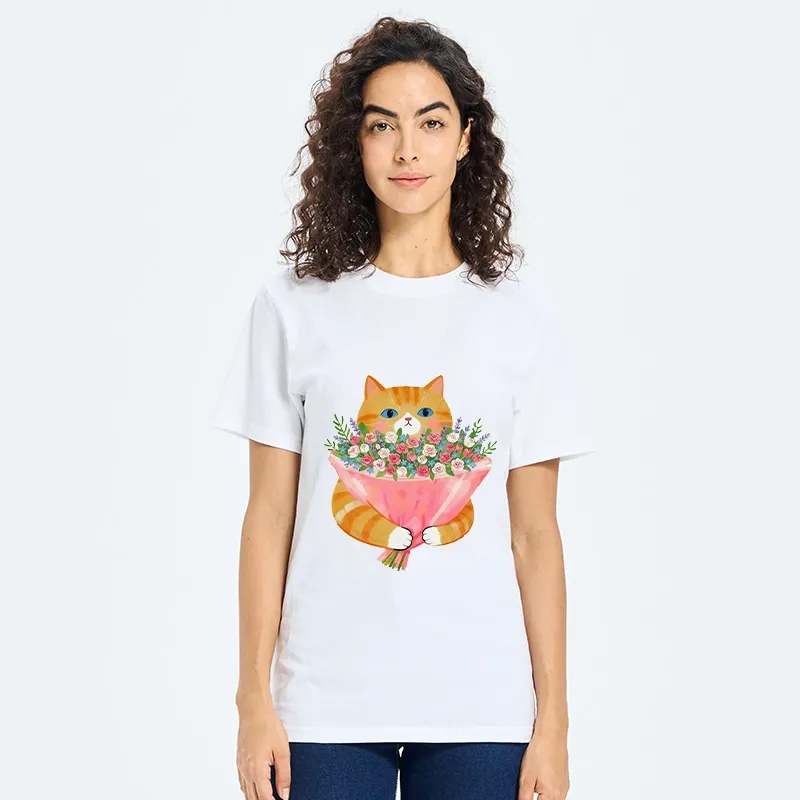 Tokyo-Tiger Cozy Cat Offering A Bouquet Classic T-Shirt
