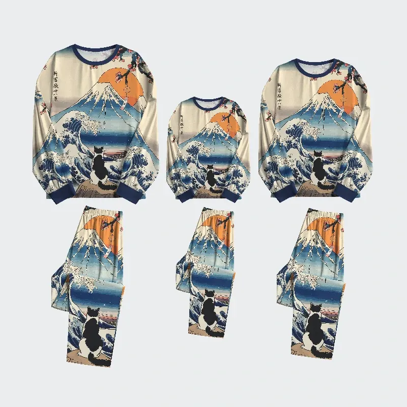 Tokyo-Tiger Cat Looking At The Great Wave Family Pajama Sets