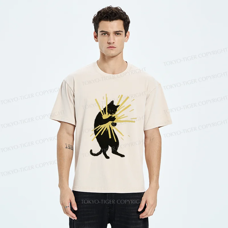 Tokyo-Tiger Cat Holding Light Washed T-Shirt