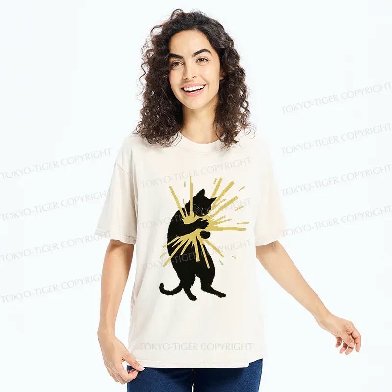 Tokyo-Tiger Cat Holding Light Washed T-Shirt