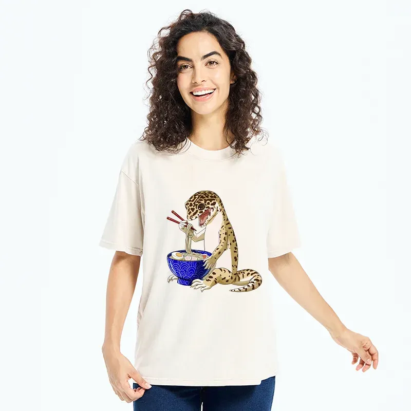 Tokyo-Tiger Gecko Eating Ramen Washed T-Shirt