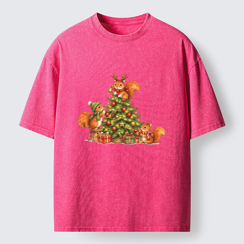 Tokyo-Tiger Cute Squirrels Decorating Christmas Tree Washed T-Shirt