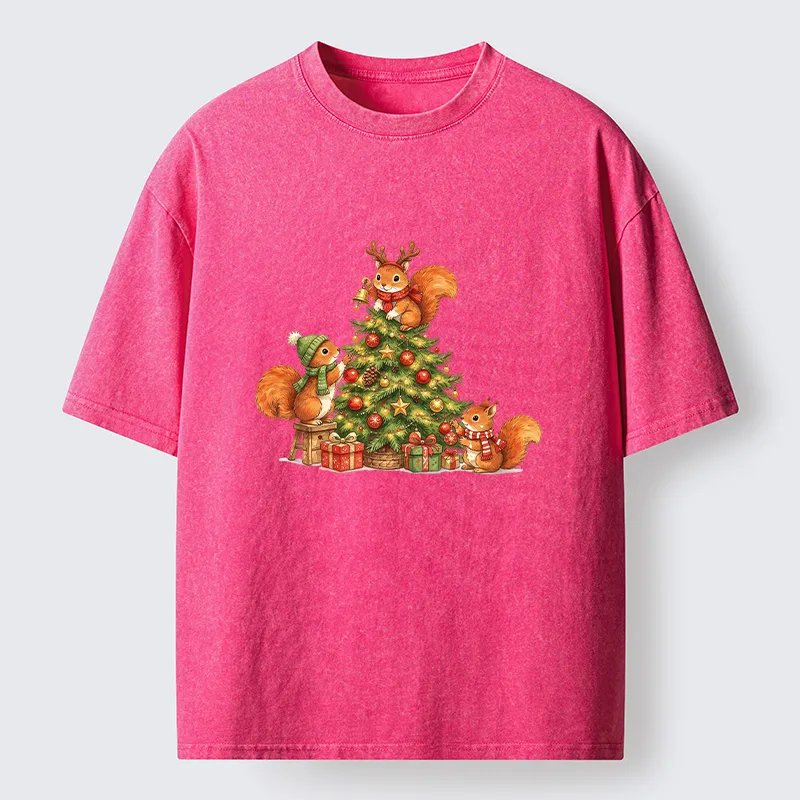 Tokyo-Tiger Cute Squirrels Decorating Christmas Tree Washed T-Shirt