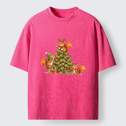 Tokyo-Tiger Cute Squirrels Decorating Christmas Tree Washed T-Shirt