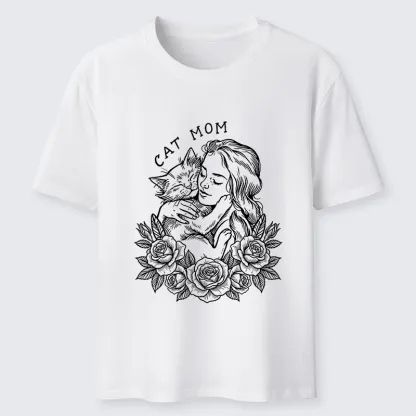 Tokyo-Tiger Cat Mom Cuddling Her Kitten Classic T-Shirt