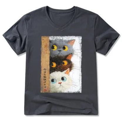 Tokyo-Tiger Three Cute Cats Watch You V-Neck Classic T-Shirt