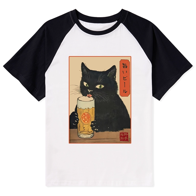 Tokyo-Tiger Cat Holding A Glass Of Beer Raglan T-shirt