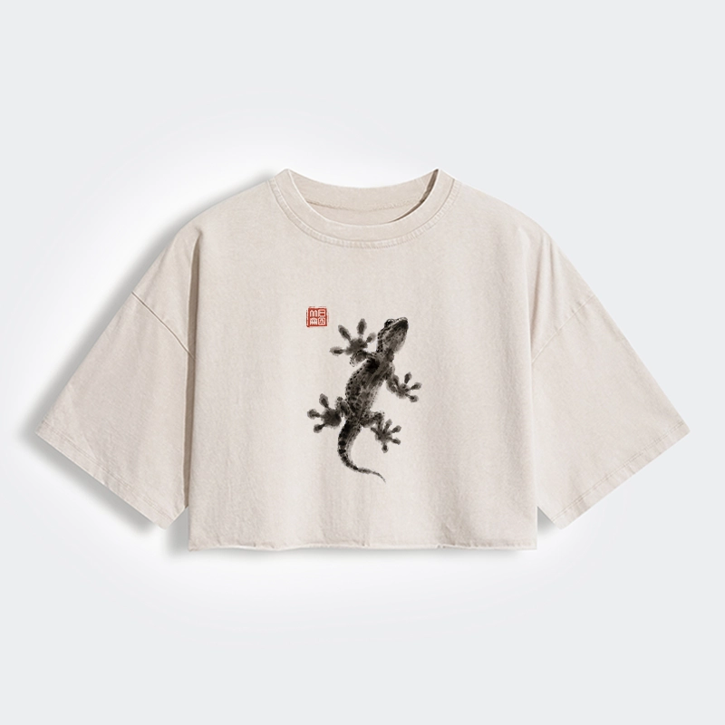 Tokyo-Tiger Minimal Asian Ink Brush Gecko Vibe Women's Washed Crop T-Shirt