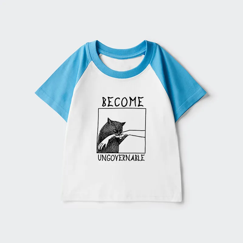 Tokyo-Tiger Cat Biting Arm Kids Raglan T-shirt