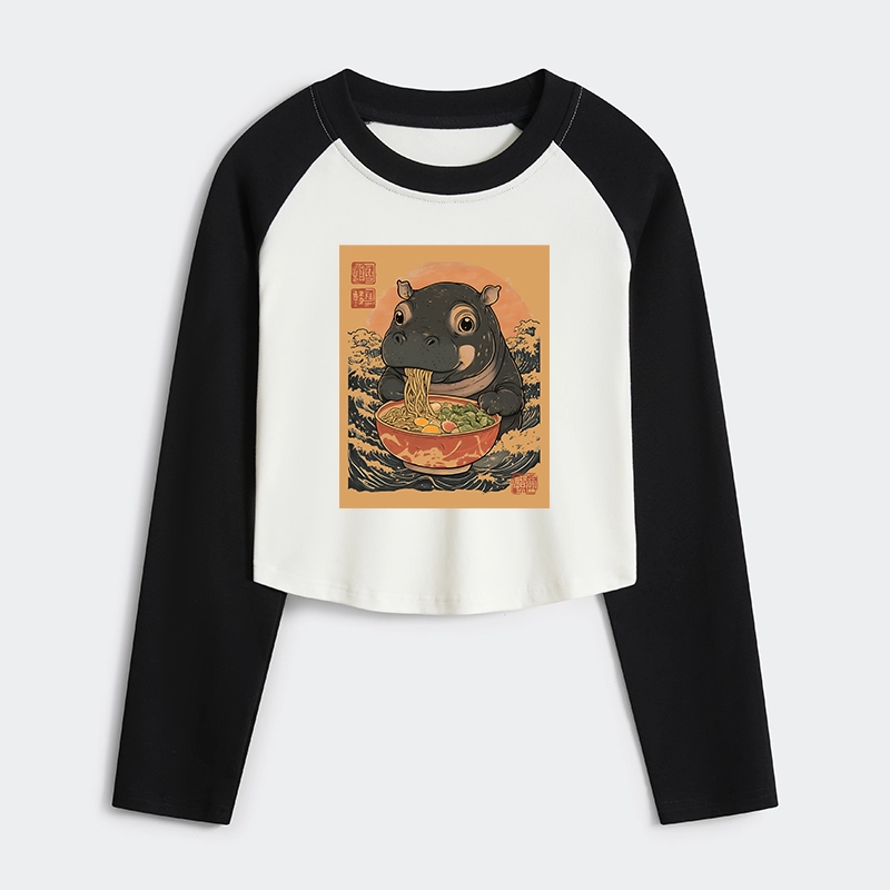Tokyo-Tiger Moo Deng Eat Ramen Women's Crop Raglan T-Shirt