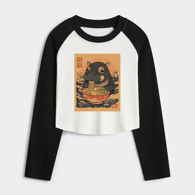 Tokyo-Tiger Moo Deng Eat Ramen Women's Crop Raglan T-Shirt