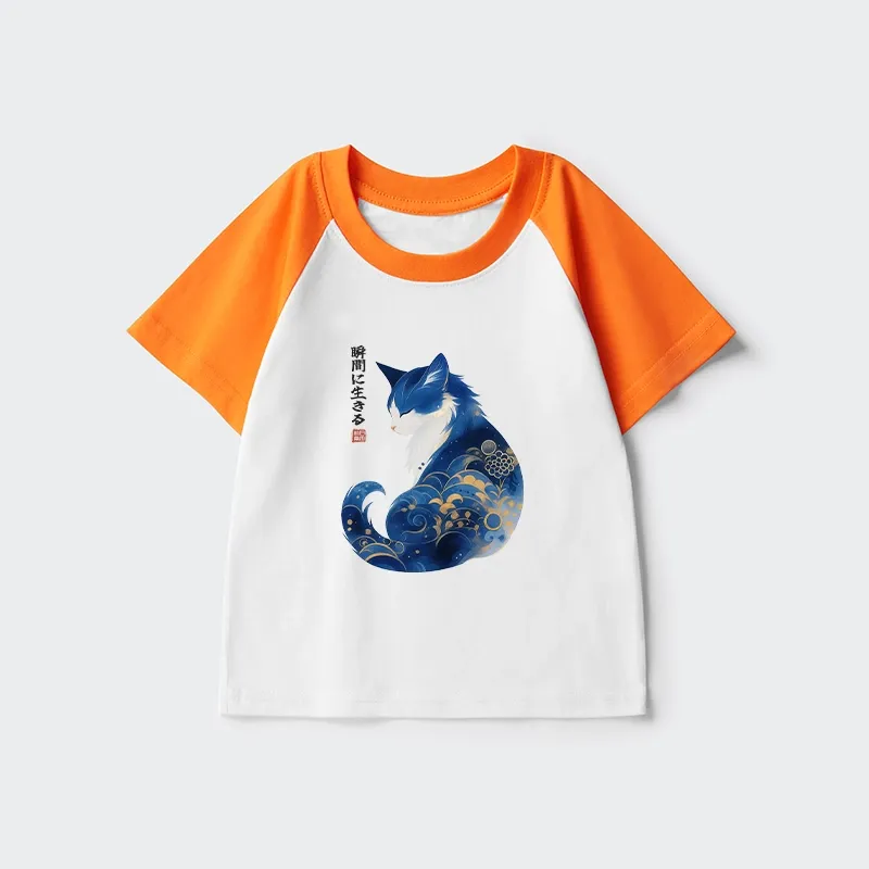 Tokyo-Tiger Retro Zen Cat: Living the Present Kids Raglan T-shirt
