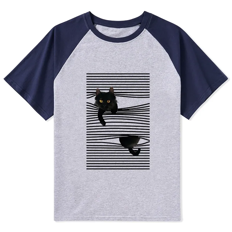 Tokyo-Tiger Cat Scratching Curtain Raglan T-shirt
