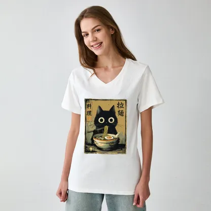 Tokyo-Tiger Cute Black Cat Eating Ramen Japan V-Neck Classic T-Shirt