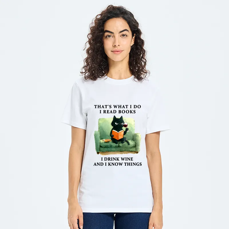 Tokyo-Tiger Cat That Reads And Drinks Classic T-Shirt