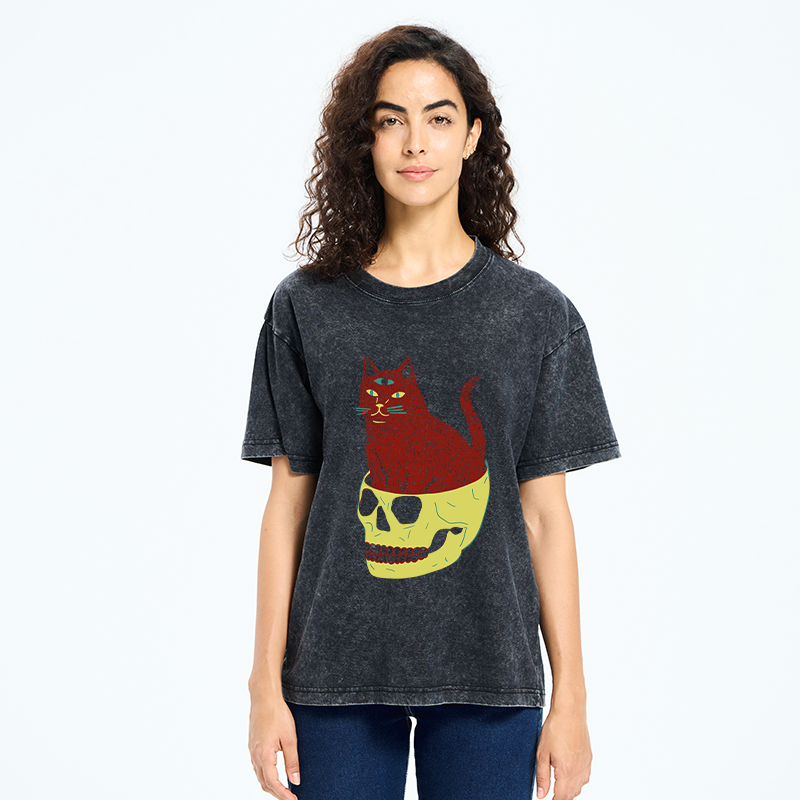 Tokyo-Tiger Cat Sitting In Skull Washed T-Shirt