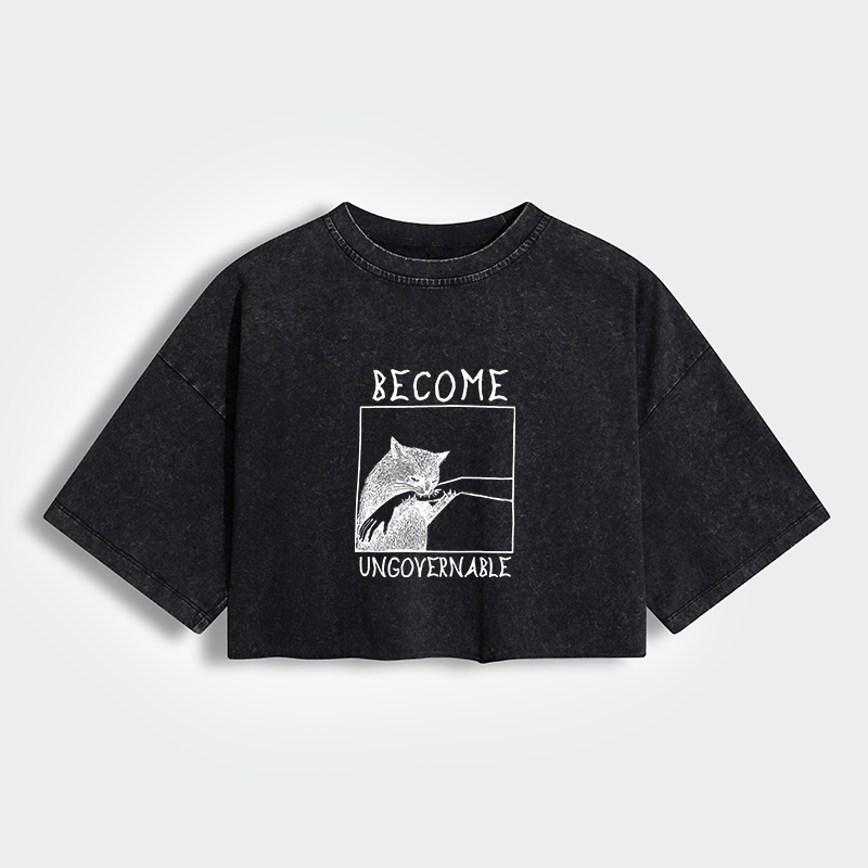 Tokyo-Tiger Cat Biting Arm Women's Washed Crop T-Shirt