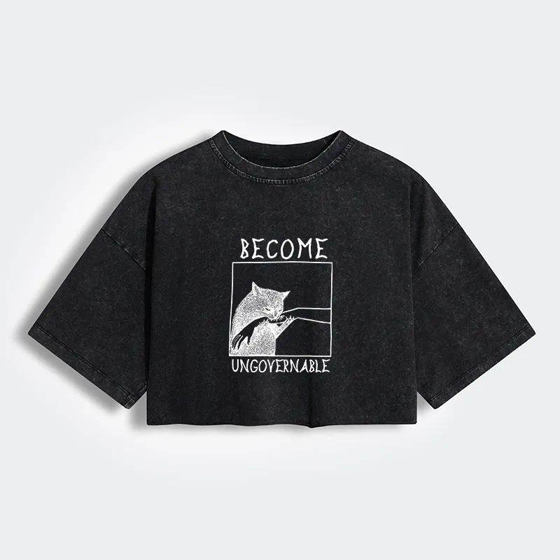 Tokyo-Tiger Cat Biting Arm Women's Washed Crop T-Shirt