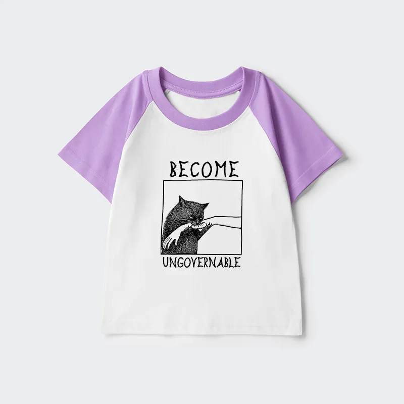 Tokyo-Tiger Cat Biting Arm Kids Raglan T-shirt