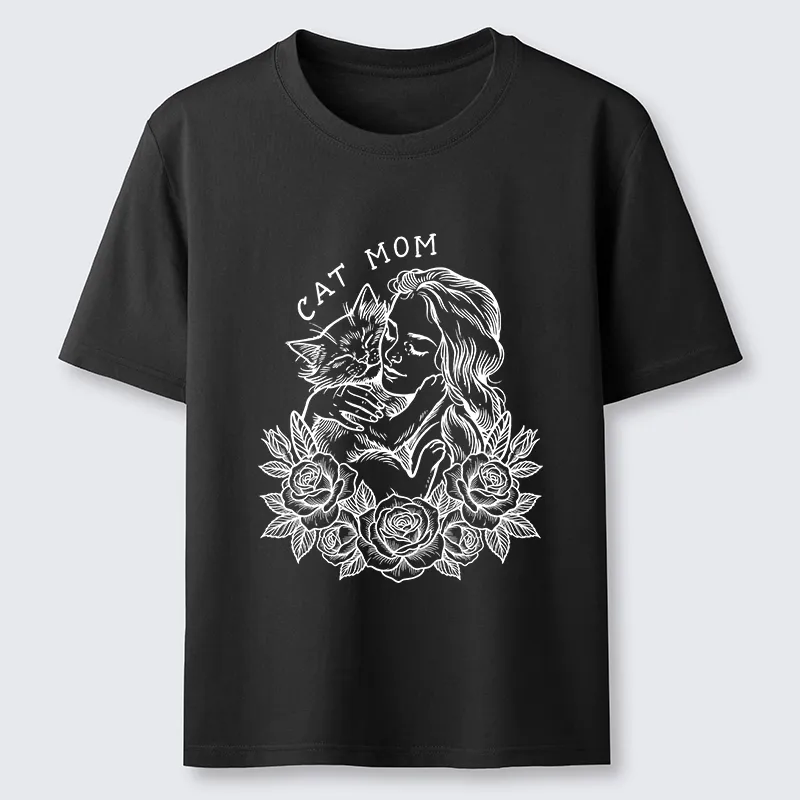 Tokyo-Tiger Cat Mom Cuddling Her Kitten Classic T-Shirt