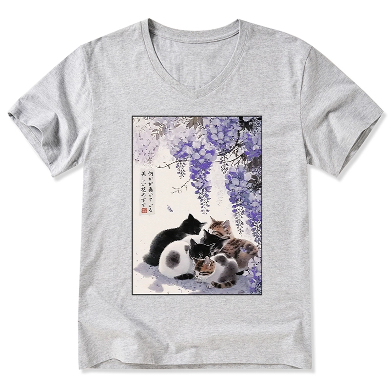 Tokyo-Tiger Cats plotting under the wisteria V-Neck Classic T-Shirt