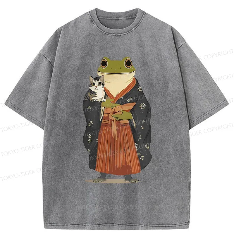 Tokyo-Tiger Frog Hugs Cat Washed T-Shirt
