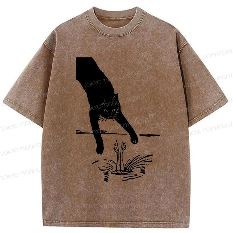 Tokyo-Tiger Funny Cat Catching Frog Washed T-Shirt
