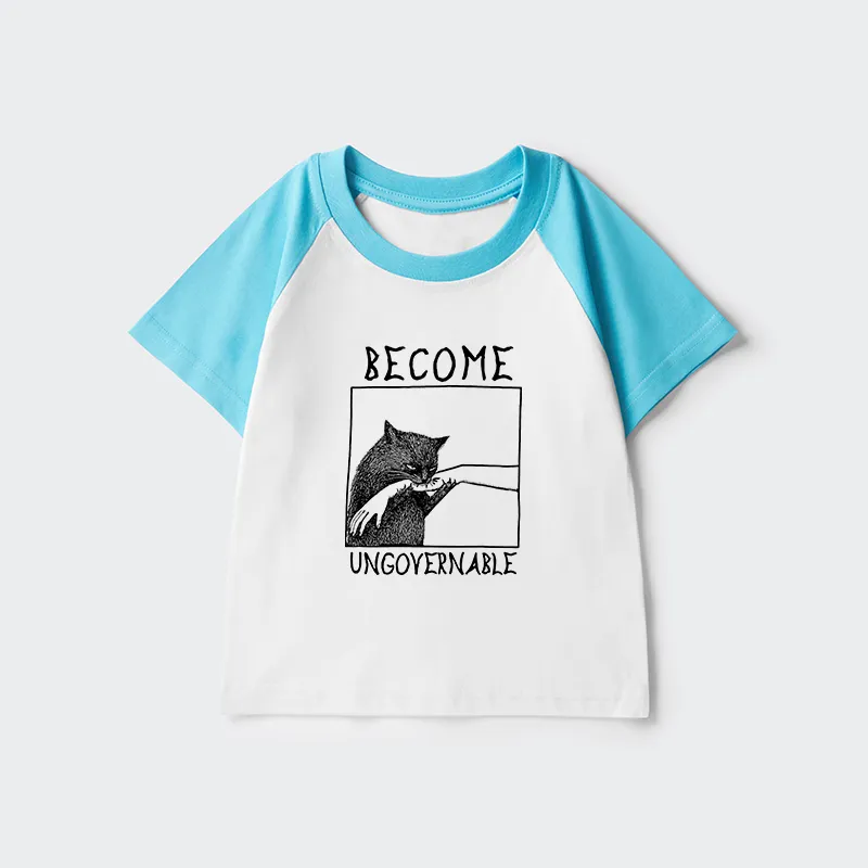 Tokyo-Tiger Cat Biting Arm Kids Raglan T-shirt