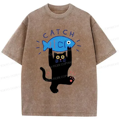 Tokyo-Tiger Cat Catching Fish Washed T-Shirt