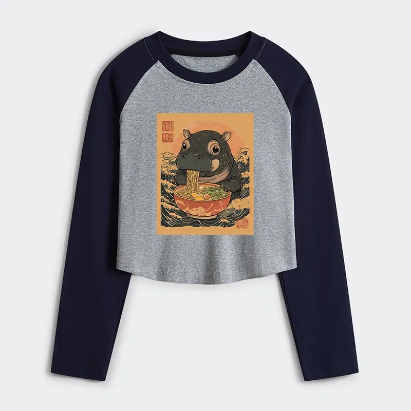 Tokyo-Tiger Moo Deng Eat Ramen Women's Crop Raglan T-Shirt