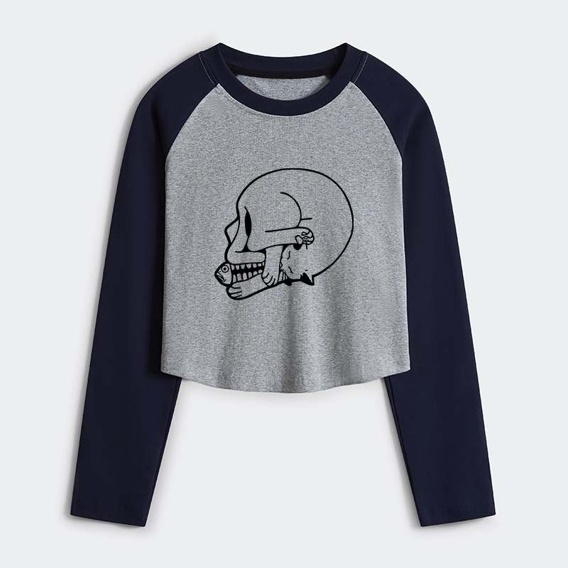 Tokyo-Tiger Funny Cat Eating Fish  Women's Crop Raglan T-Shirt