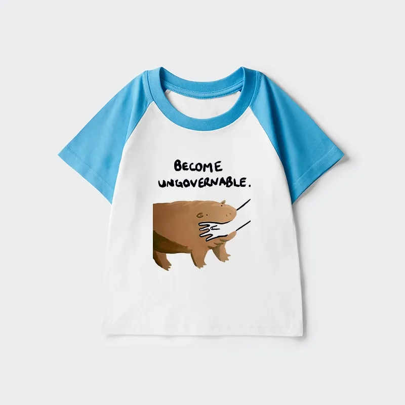 Tokyo-Tiger Moo Deng Bites Someone's Arm Kids Raglan T-shirt