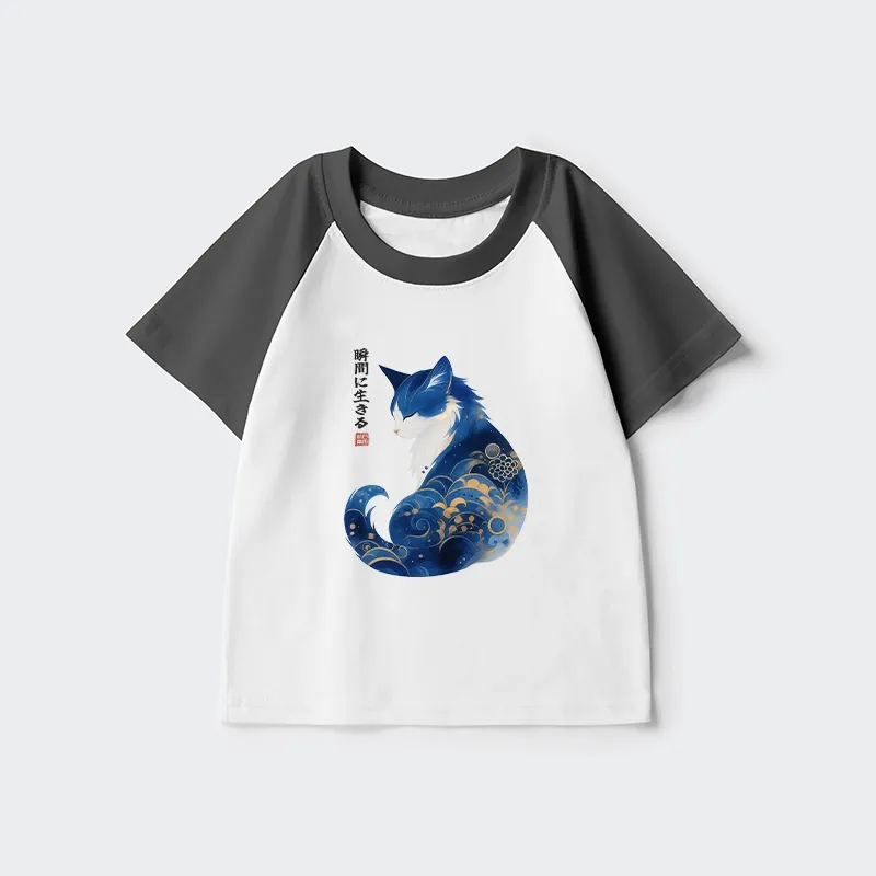 Tokyo-Tiger Retro Zen Cat: Living the Present Kids Raglan T-shirt