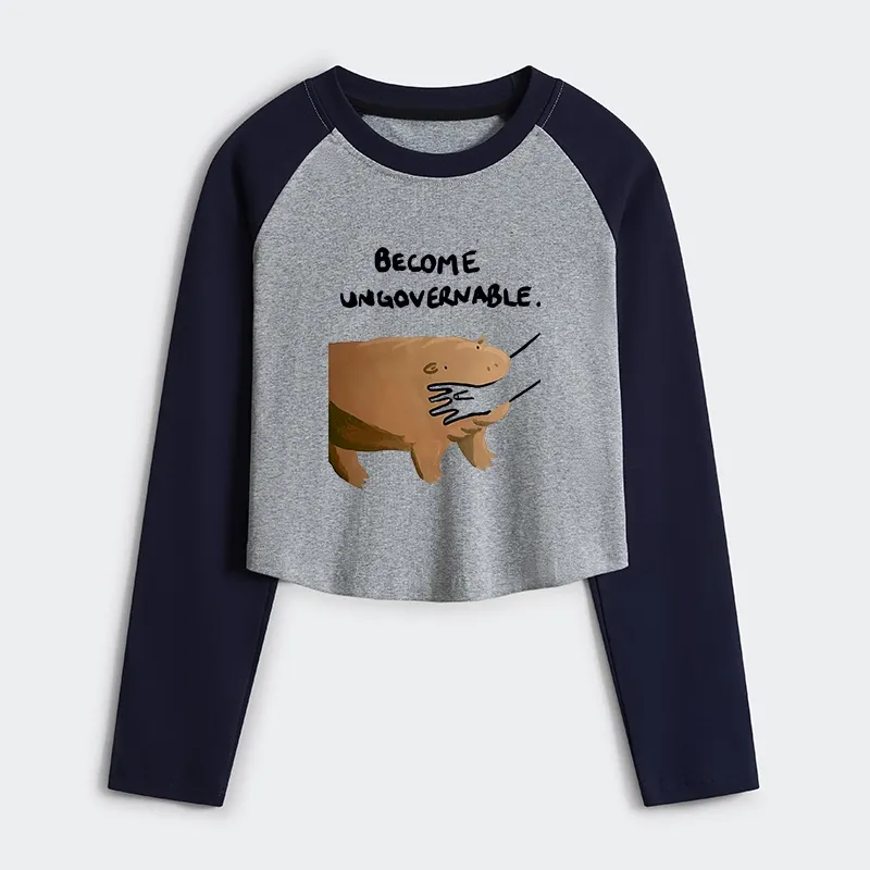 Tokyo-Tiger Moo Deng Bites Someone's Arm Women's Crop Raglan T-Shirt