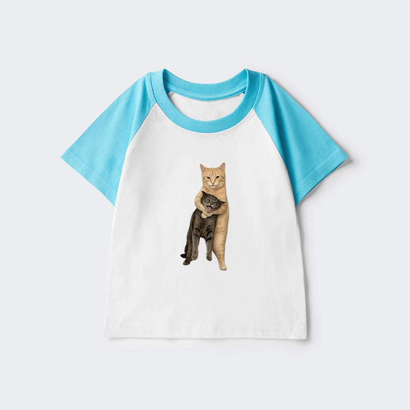 Tokyo-Tiger  Orange Cat’s Tight Embrace Kids Raglan T-shirt