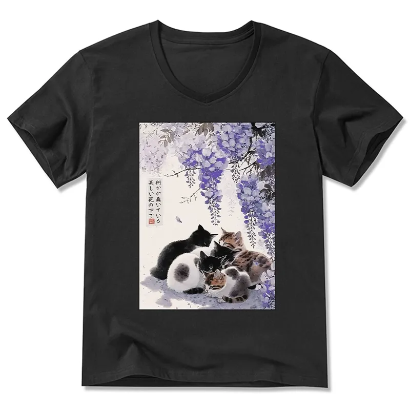 Tokyo-Tiger Cats plotting under the wisteria V-Neck Classic T-Shirt