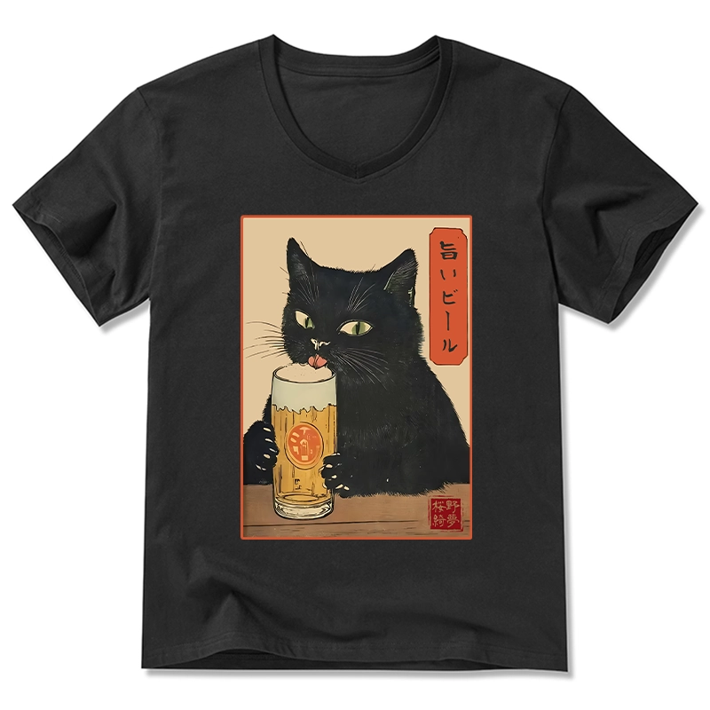 Tokyo-Tiger Cat Holding A Glass Of Beer V-Neck Classic T-Shirt