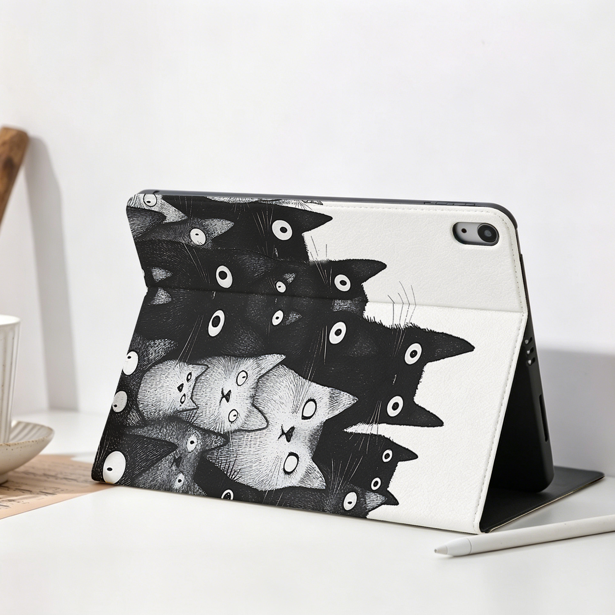 Tokyo-Tiger The Judgmental Stare Of Cats Nobles Tablet Protective Case