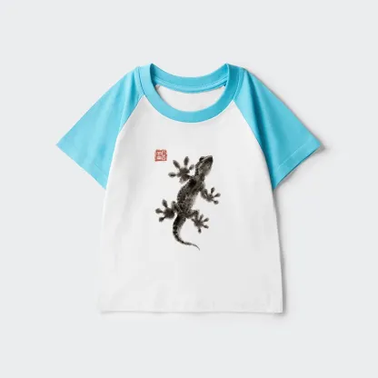 Tokyo-Tiger Minimal Asian Ink Brush Gecko Vibe Kids Raglan T-shirt
