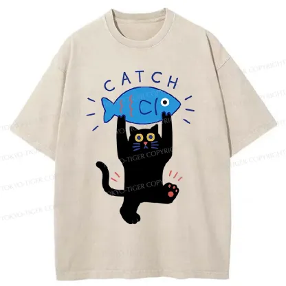 Tokyo-Tiger Cat Catching Fish Washed T-Shirt